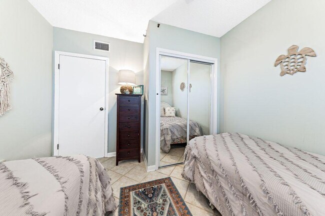 Building Photo - 375 Plantation Rd