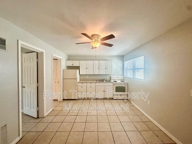 Building Photo - 2475 18th Ave S