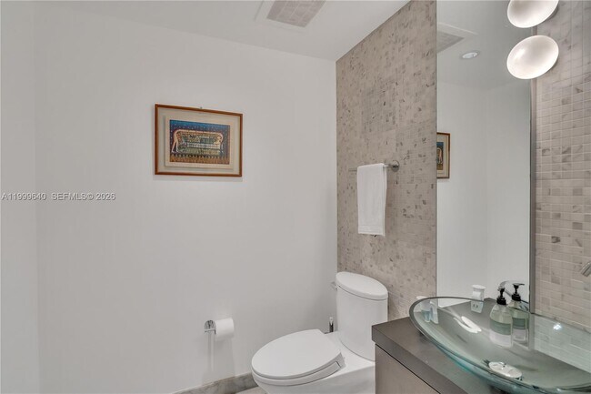 Building Photo - 200 Biscayne Blvd Way