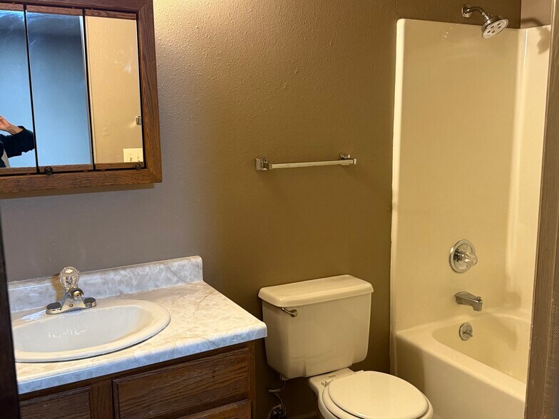 Building Photo - 3407 34th Ave