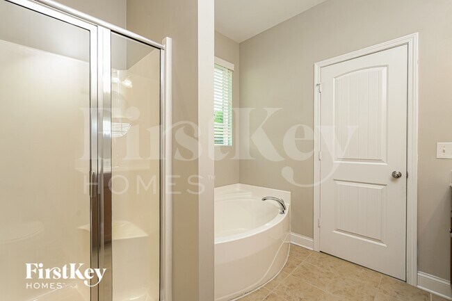 Building Photo - 1643 Ashmead Ln