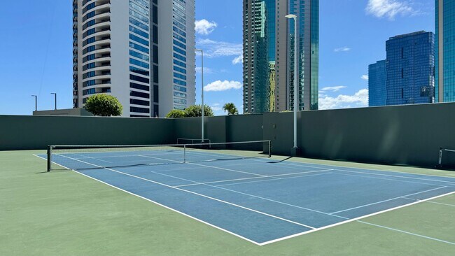 Building Photo - 2 BED/2 BATH FURNISHED UNIT AT HIGHLY DESI...