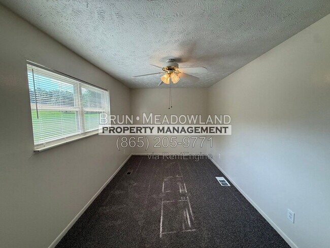Building Photo - 1928 Meadowland Ln