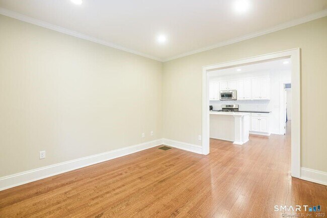 Building Photo - 456 White Oak Shade Rd