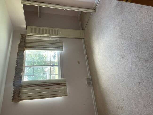 Building Photo - 1802 W Willow Ln