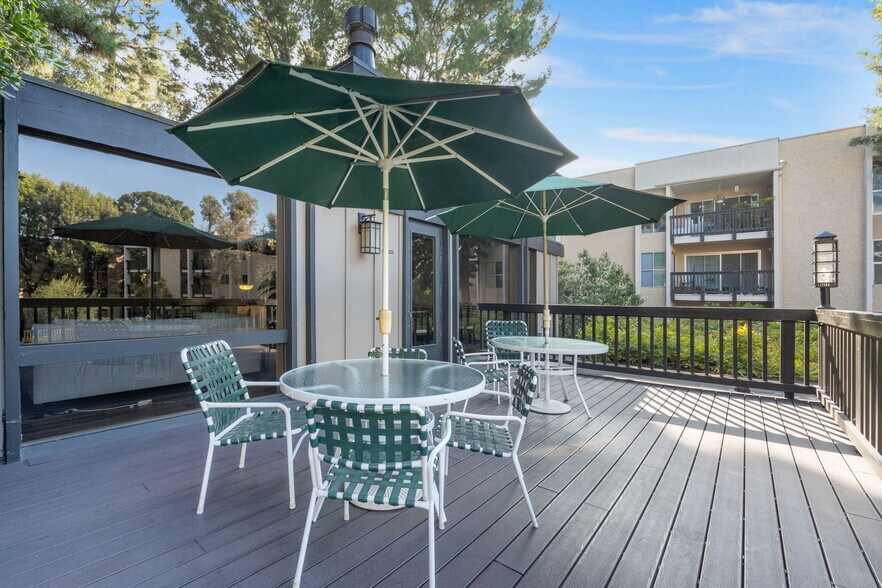 Library Patio - 3113 Raintree Cir