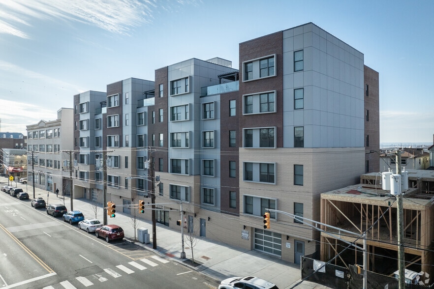 Building Photo - Hudson Heights