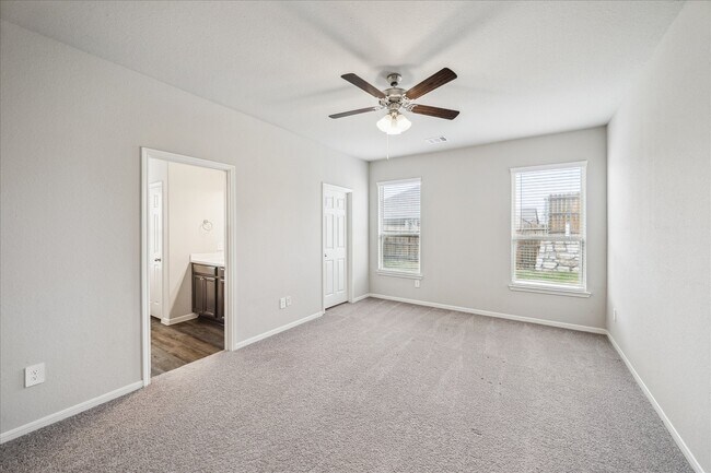 Building Photo - 935 Golden Willow Ln