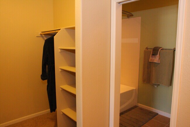 Building Photo - 2421 Owens Ave