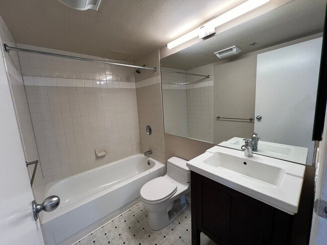 Building Photo - Beautiful Home In Arbor Place Tower