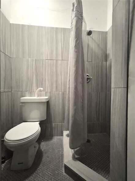 Building Photo - 8122 NW 187th Ter