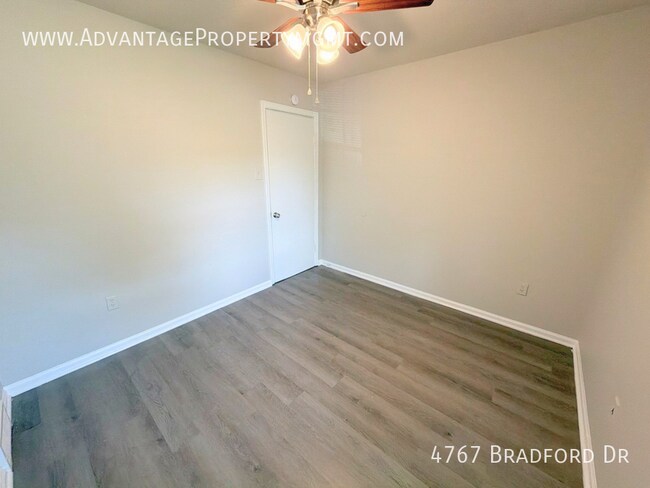 Building Photo - 4767 Bradford Dr