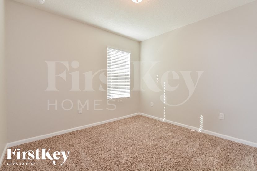 Building Photo - 2620 Falcon Ln