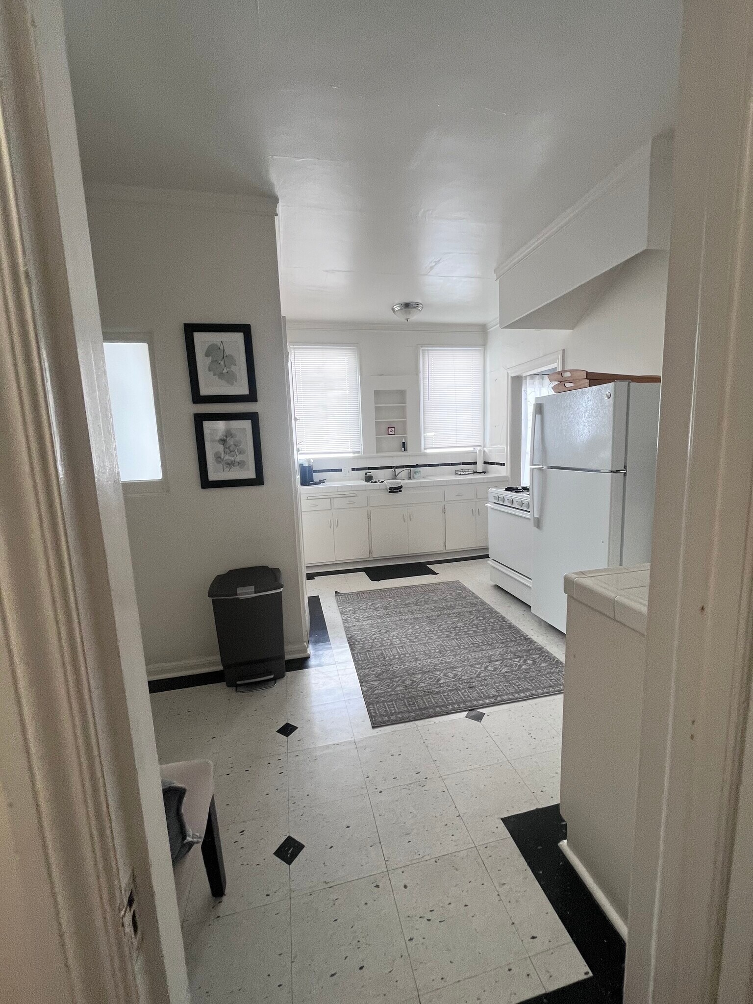 Kitchen - 139 N Sycamore Ave