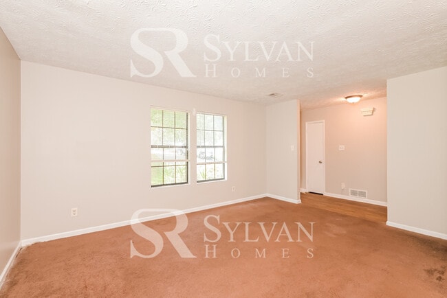 Building Photo - Spacious 3BR 2.5BA Home Awaits You!