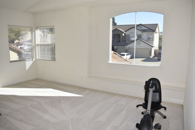 Building Photo - 630 Rogers Cir