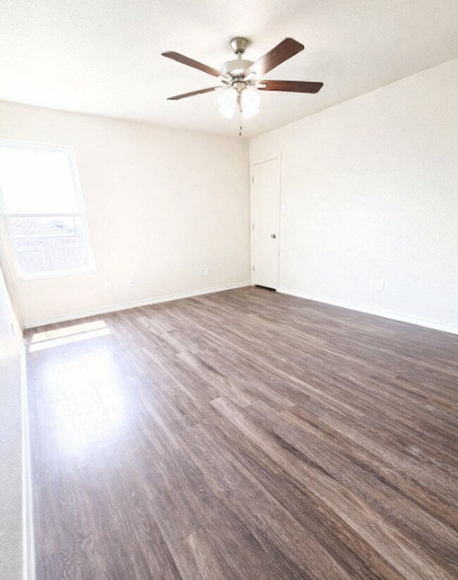 Building Photo - 3113 Ochiltree Dr
