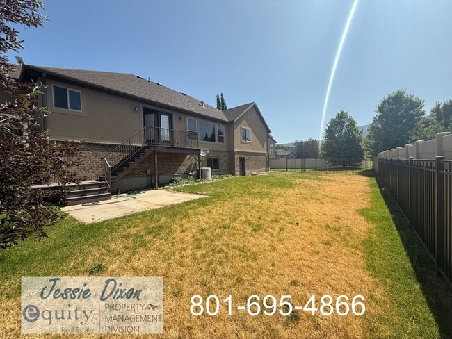 Building Photo - 5725 Brook Cir