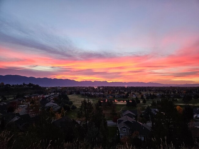 Building Photo - Kalispell Home with stunning mountain views