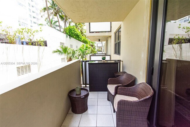 Building Photo - 1621 Collins Ave