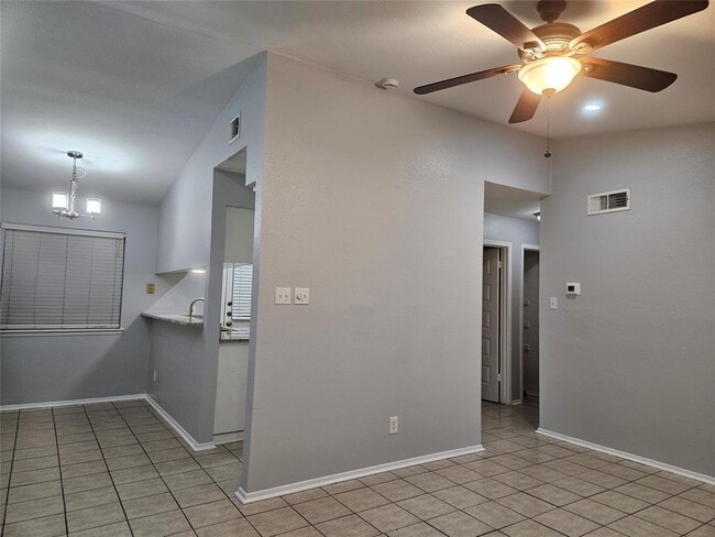 Building Photo - 2305 Cottonwood Dr