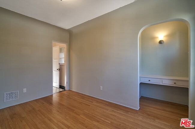 Building Photo - 1213 Stearns Dr