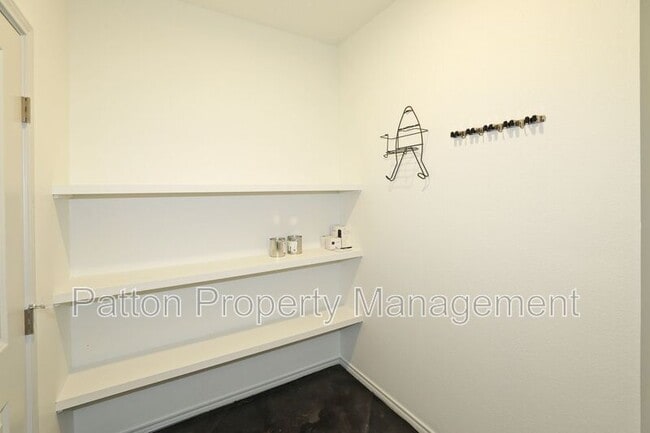 Building Photo - 5000 Ratliff St