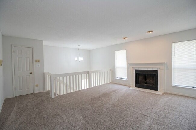 Building Photo - Spacious Sunrunner Place 2/2 Condo with Vaulted Ceilings, Community Pool & Prime Pensacola Location