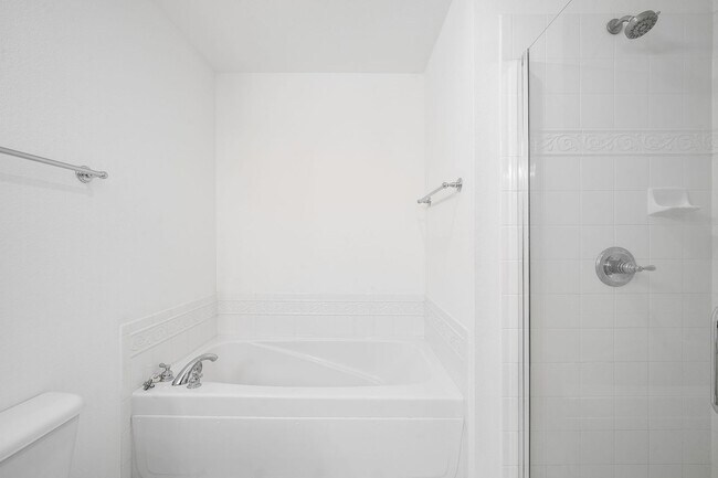 Building Photo - LUX 2BD, 2BA Condo with Views of Denver Co...