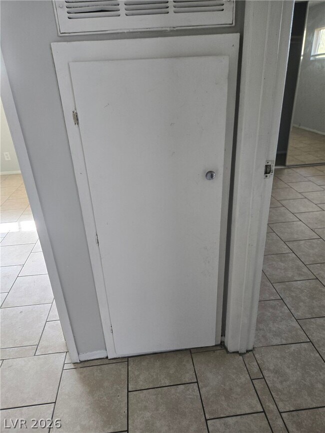 Building Photo - 3853 Soda Springs Dr