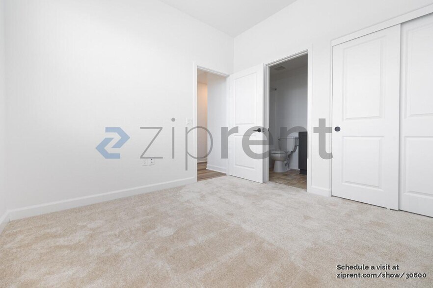 Building Photo - Unit 5