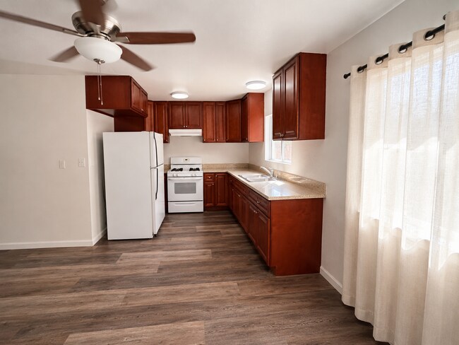 kitchen - 4825 Pickford St