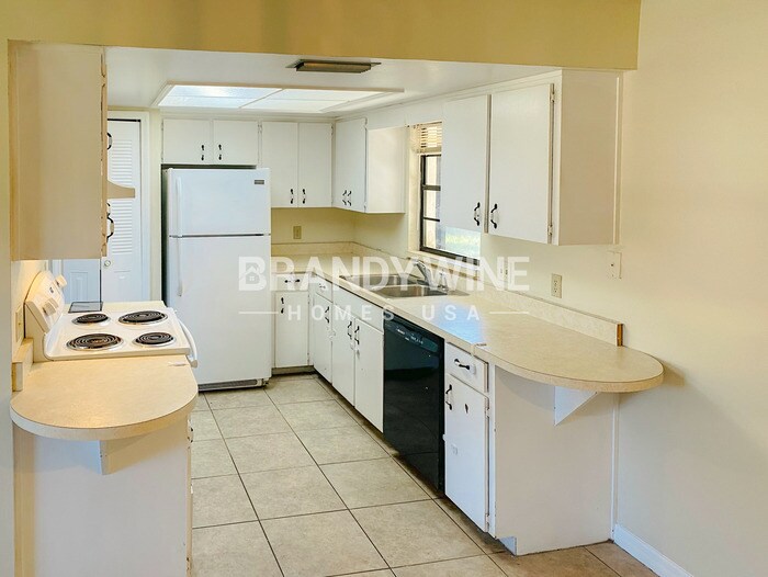 Building Photo - 817 Hemlock Terrace