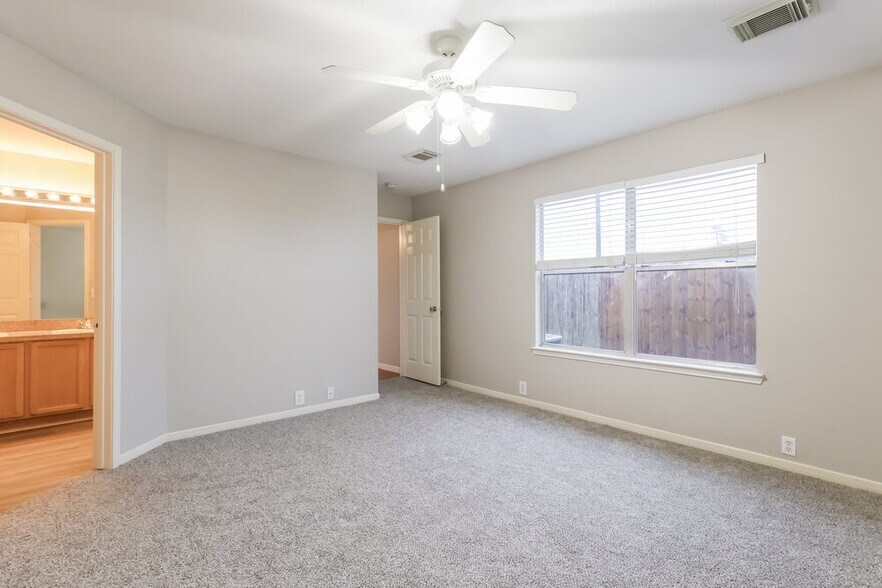 Building Photo - 614 Cypresswood Trce