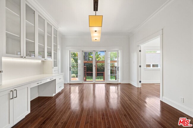 Building Photo - 2347 Parnell Ave