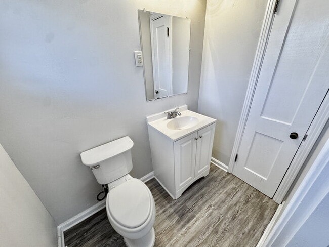 Building Photo - 954 E Holmes Rd