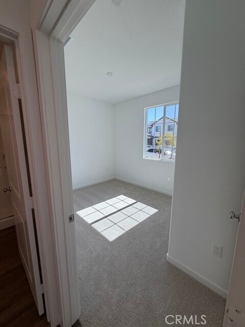 Building Photo - 9567 Silverstein Dr