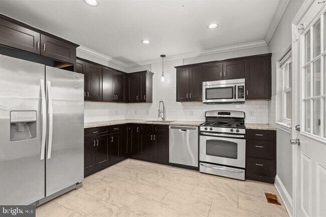 Building Photo - 2456 Keyway