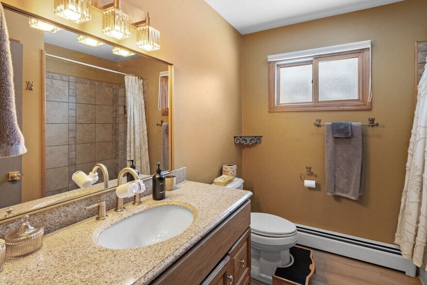 Building Photo - 1114 S Bozeman Ave