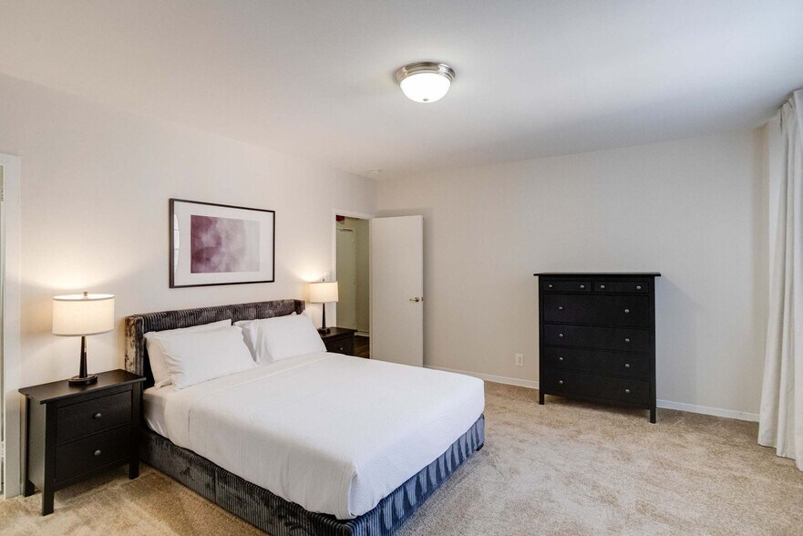 Building Photo - 112 W University Pkwy