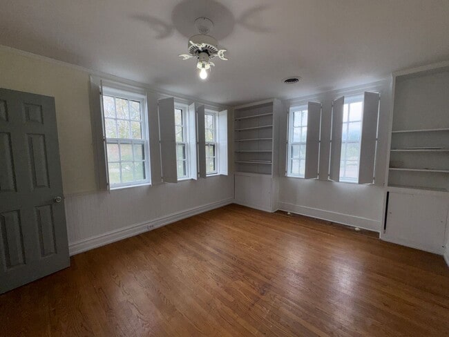 Building Photo - 1024 Quintard Ave