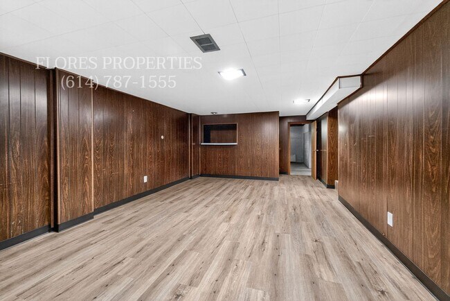 Building Photo - Newly Remodeled, Spacious House, 2 Car Garage