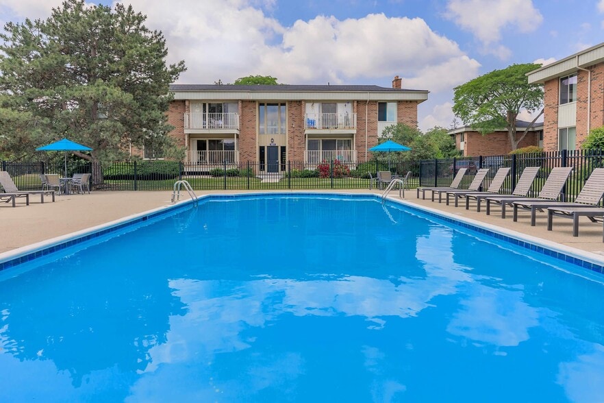 Somerset Park Apartments 1911 Golfview Dr Troy MI 48084 Apartment