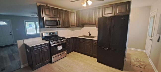 Building Photo - 423 S Park Blvd