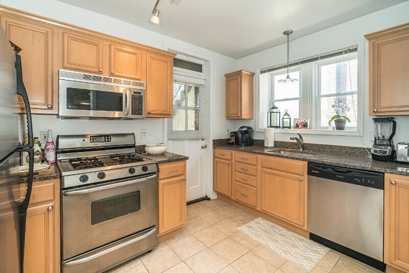 Building Photo - 7506 Cromwell Dr