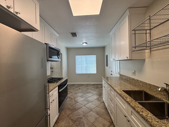 Building Photo - McKenzie 1107-1141