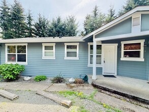 Building Photo - Historic Fort Ward Townhome on Bainbridge Island