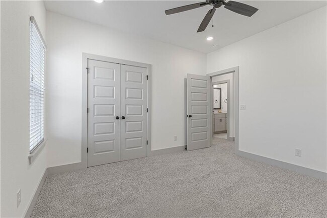 Building Photo - 3206 SW Rosemont Ave