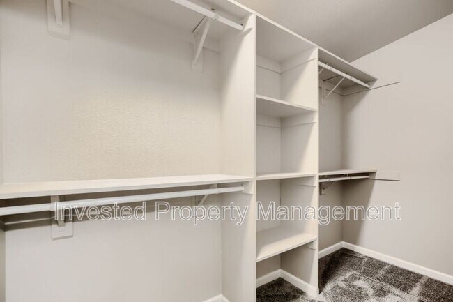 Building Photo - 6822 Niagara St