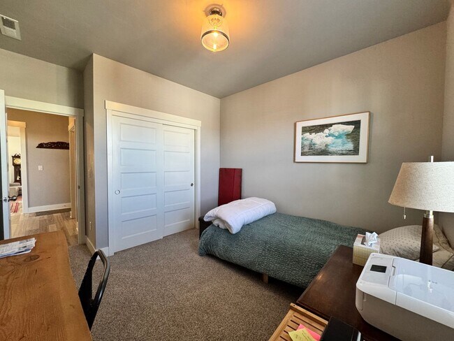 Building Photo - FOR RENT - All Inclusive Owner pays utilities - Furnished 3 bed, 2 bath NorthWest Crossing Townhome